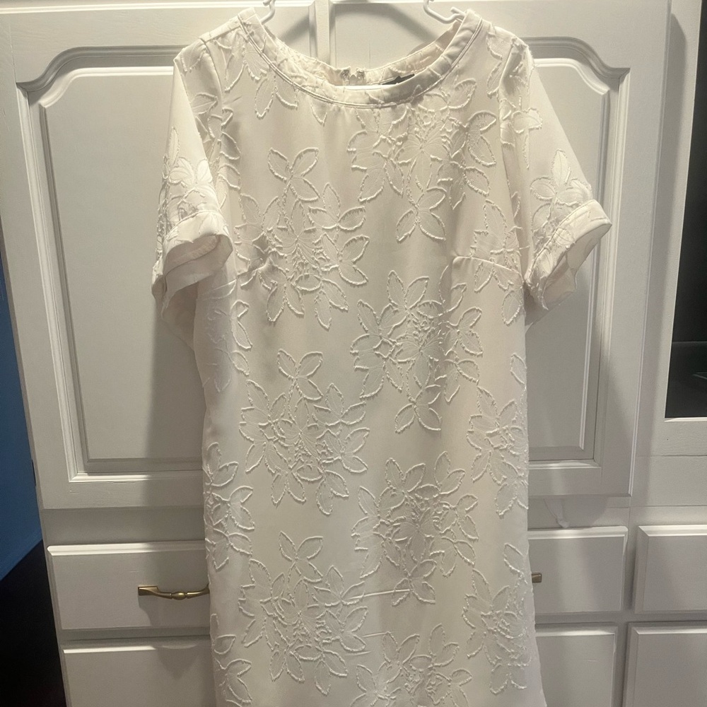 Ann Taylor White Floral Embroidered Short Sleeve Dress
